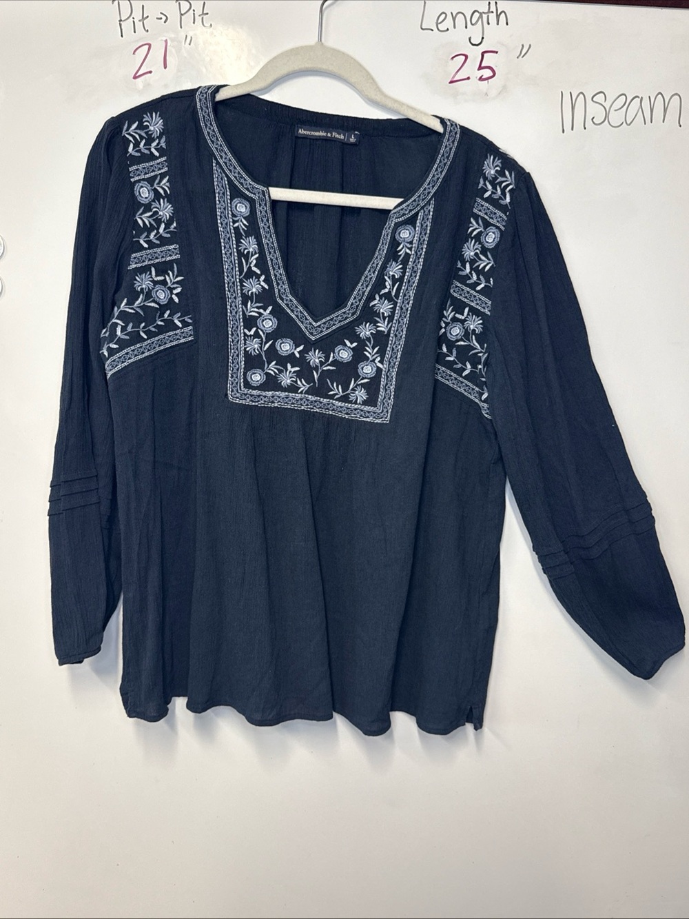 Abercrombie & Fitch Navy Blue Embroidered V-Neck blouse boho flowy size L